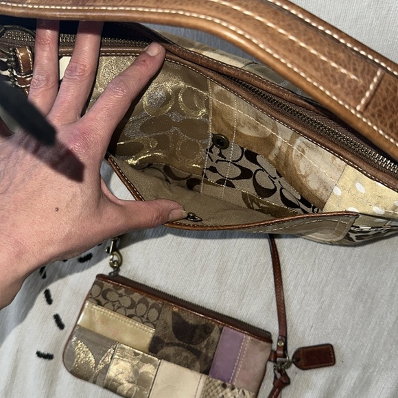Coach patchwork hobo handbag and Wristlet Vintage set - Picture 3 of 14